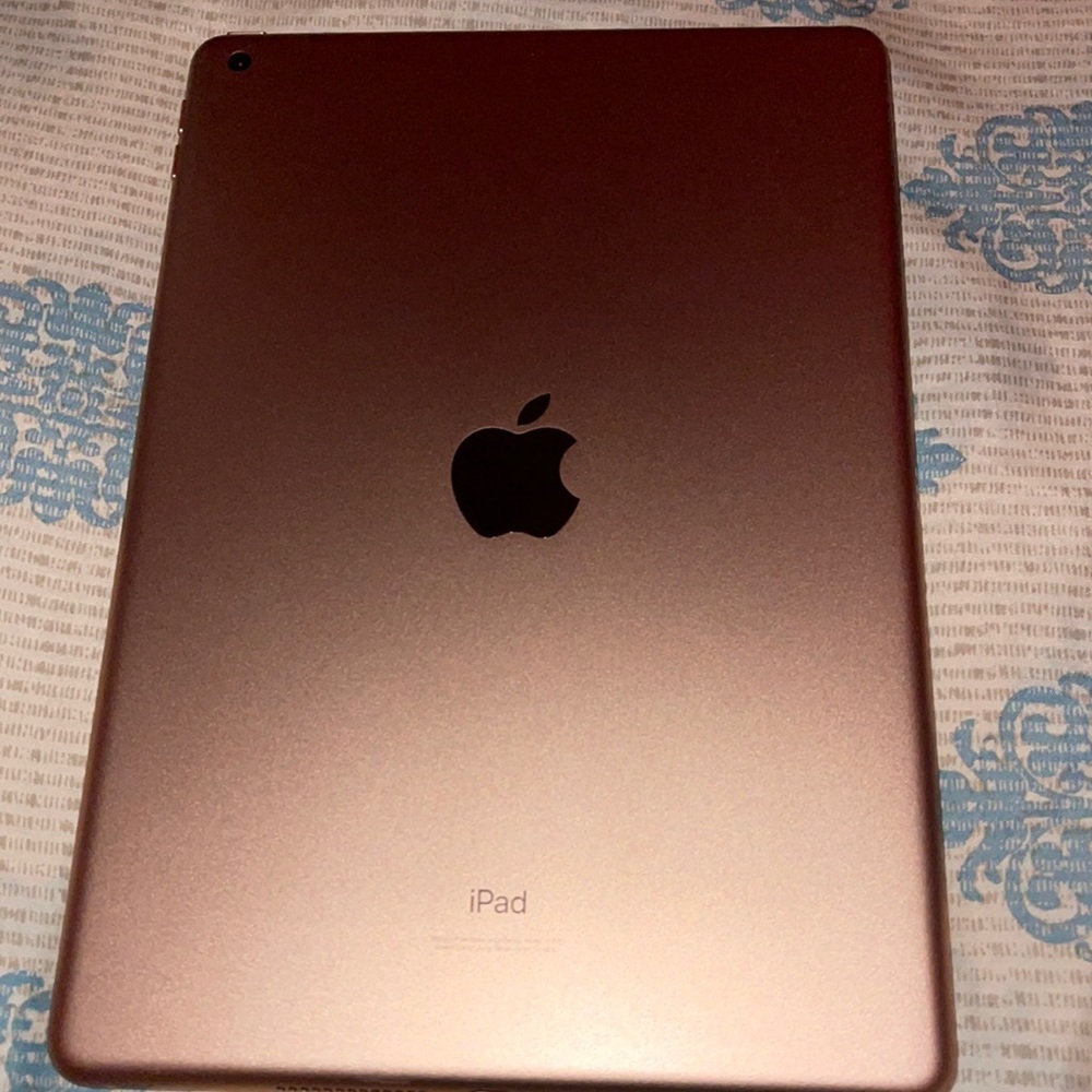 iPad 8th Generation (like brand new ) Rose gold